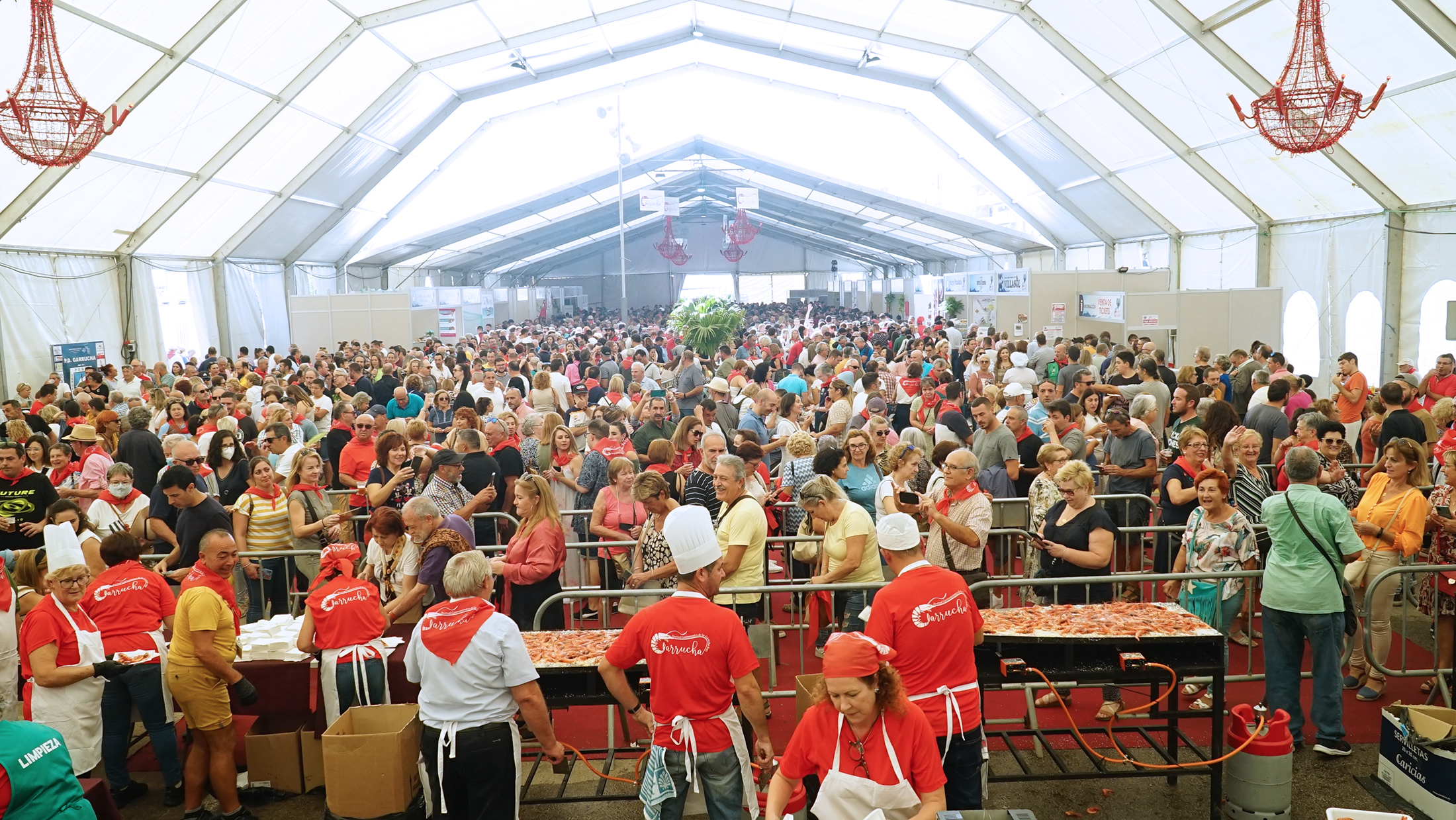 El III Festival Gastronómico de la Gamba Roja de Garrucha multiplica por tres la población de este municipio en un fin de semana